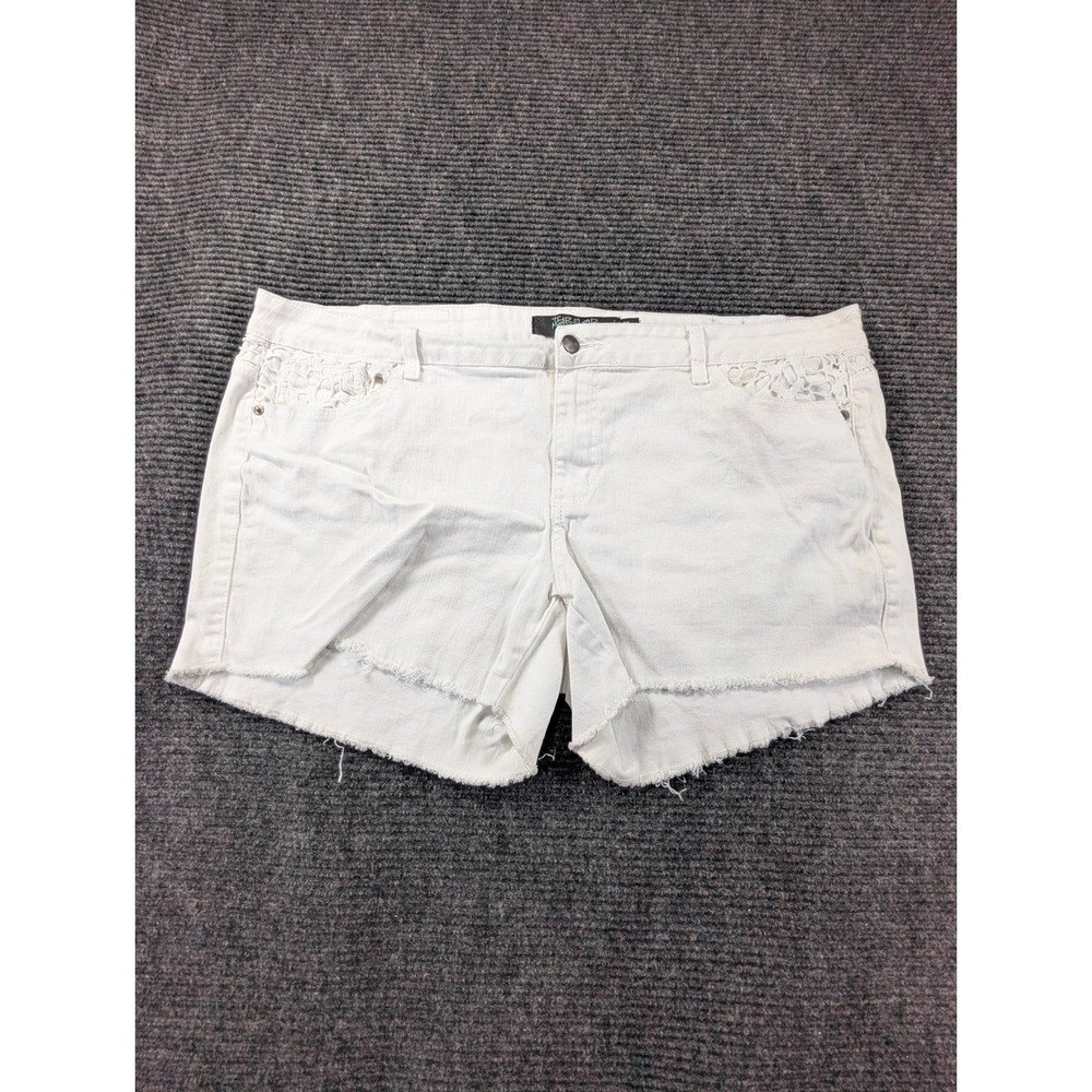Thread Market Shorts Womens 20 Plus White Pockets Raw Hem Classic 4" Inseam